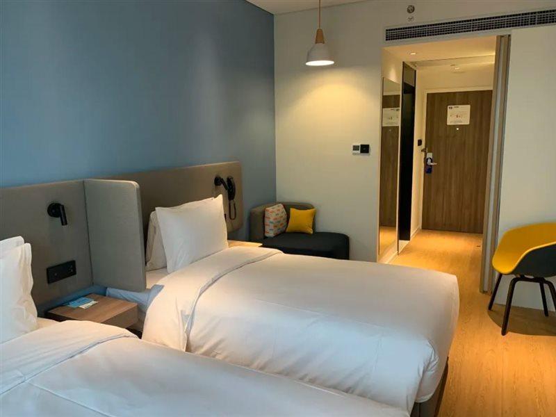 Holiday Inn Express Shanghai Baoyang By Ihg Exterior photo